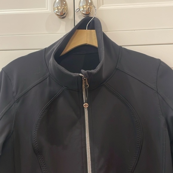 Lululemon Black Full Zip Jacket—Beautiful Fabric—Pockets—Like New Condition! - Picture 3 of 7